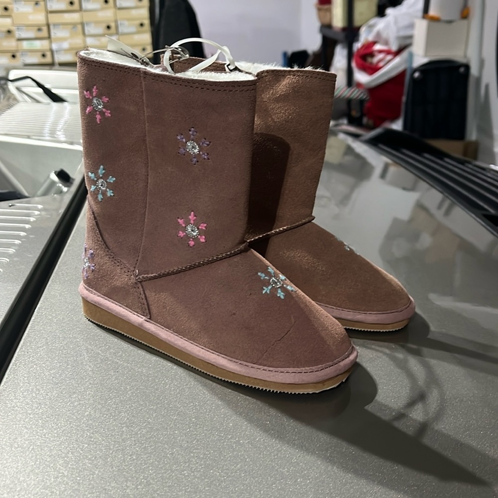 Reebok Weebok Snowflake Winter Boots new suede Girls Toddlers Size 9